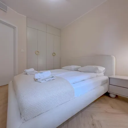 Апартаменты Camilla Q4apartments *
